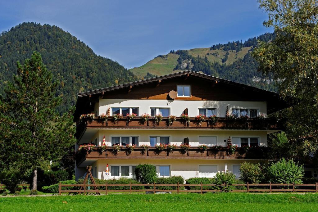 Tirolerhaus Apartment Walchsee Bagian luar foto