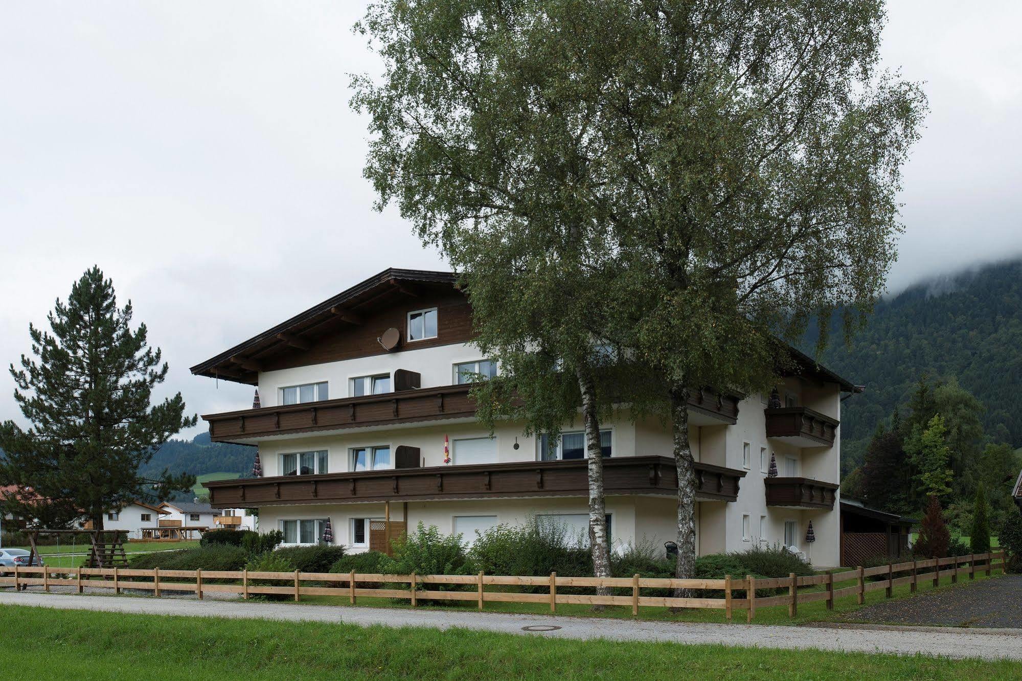 Tirolerhaus Apartment Walchsee Bagian luar foto