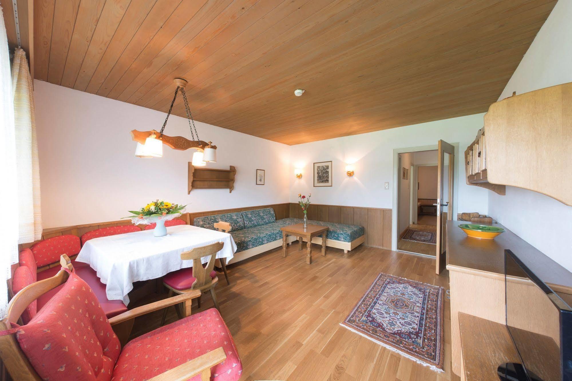 Tirolerhaus Apartment Walchsee Bagian luar foto