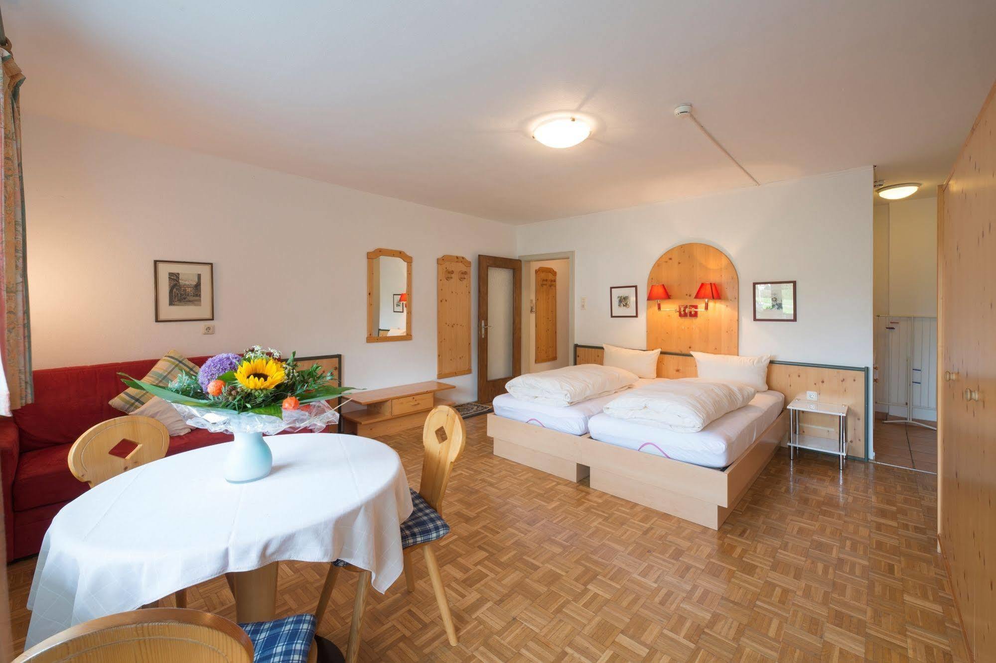 Tirolerhaus Apartment Walchsee Bagian luar foto