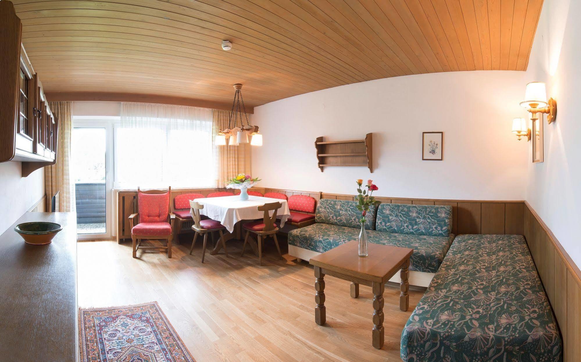 Tirolerhaus Apartment Walchsee Bagian luar foto
