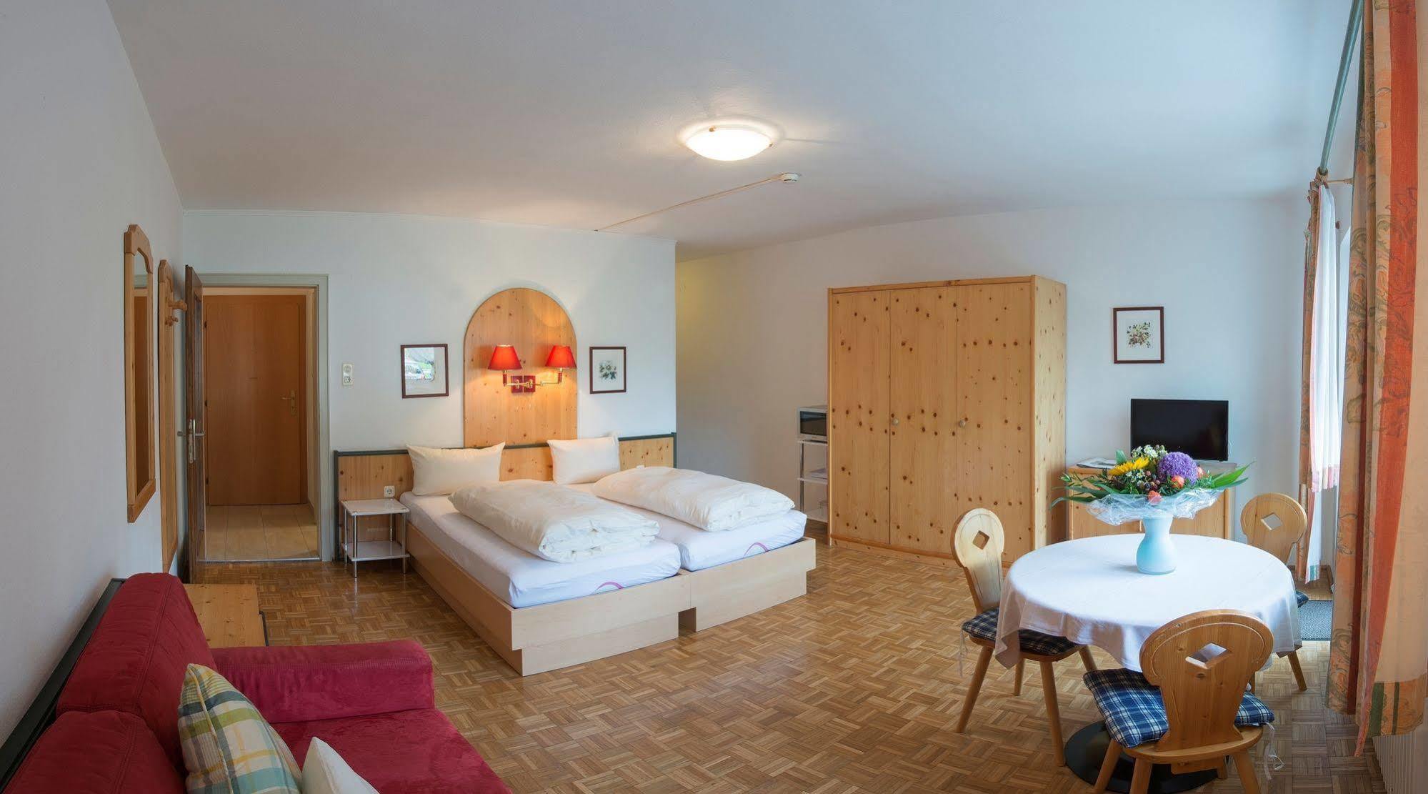 Tirolerhaus Apartment Walchsee Bagian luar foto