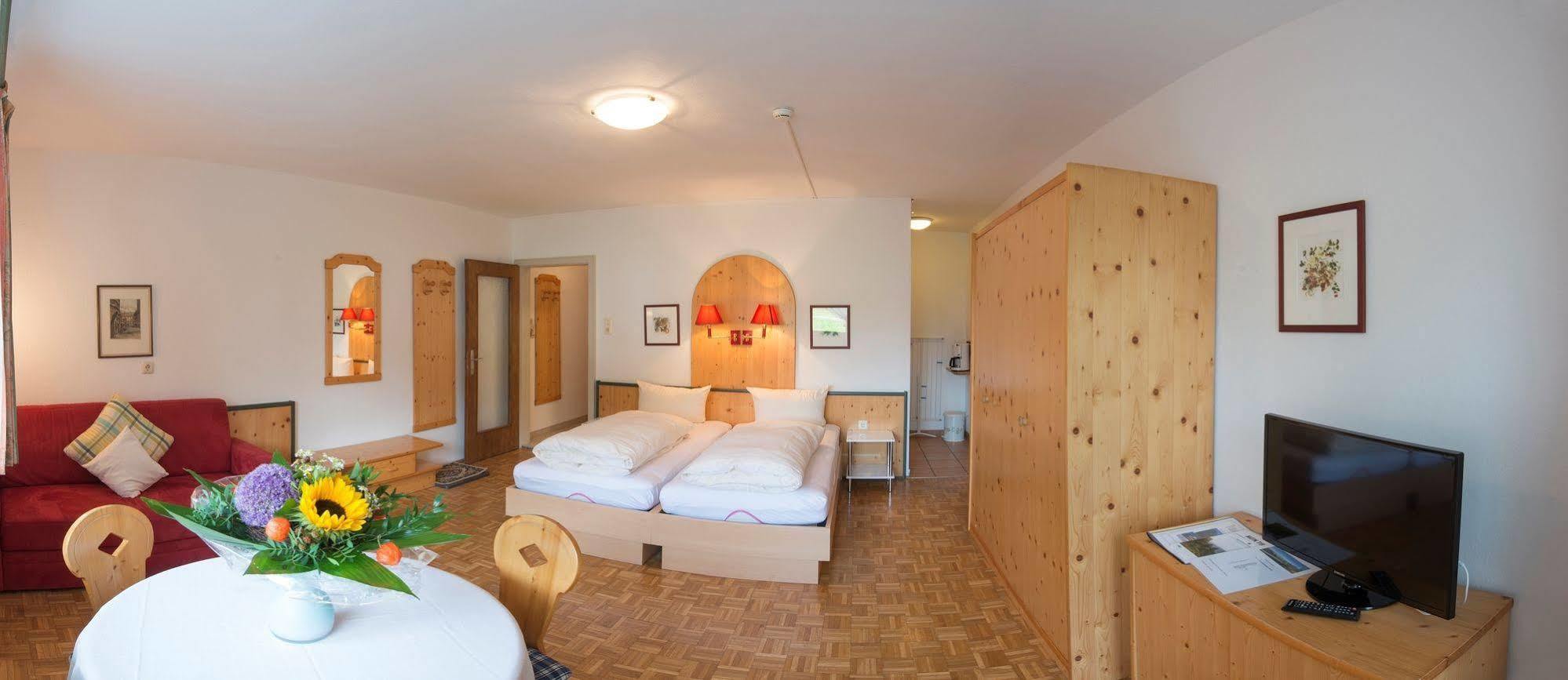 Tirolerhaus Apartment Walchsee Bagian luar foto